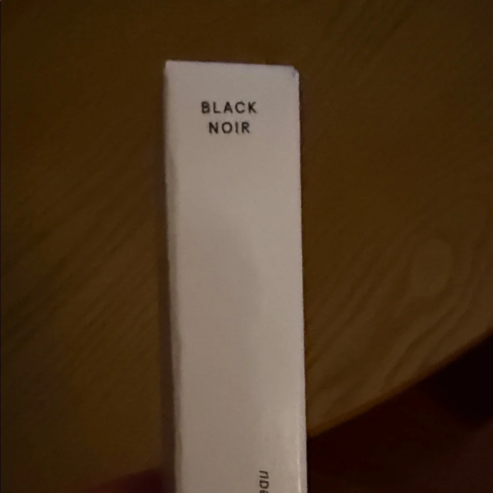 Glossier Pro Tip Brush Point Liquid Eyeliner - Black - Picture 3 of 3